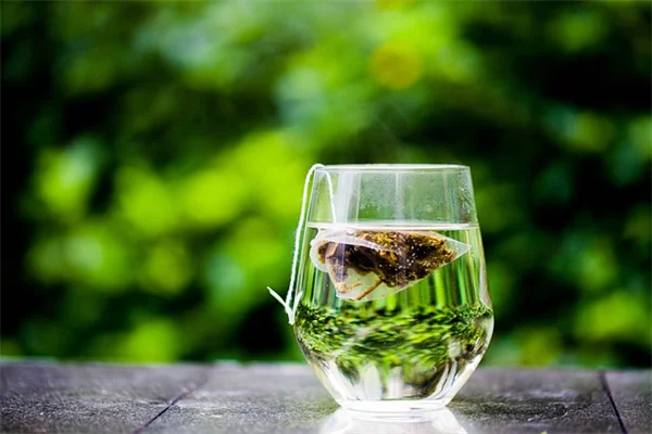 Boiling Water Weed Control: 3 Common Mistakes Most Gardeners Make